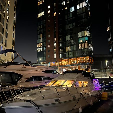 Luxury 40 Foot Yacht On 5 Star Ocean Village Marina Southampton - Minutes Away From City Centre And Cruise Terminals - Free Parking Included Eksteriør billede