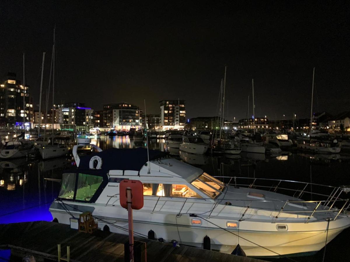 Luxury 40 Foot Yacht On 5 Star Ocean Village Marina Southampton - Minutes Away From City Centre And Cruise Terminals - Free Parking Included Eksteriør billede