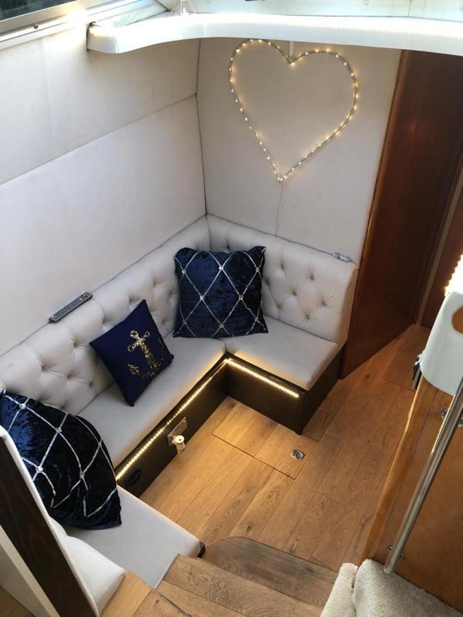 Luxury 40 Foot Yacht On 5 Star Ocean Village Marina Southampton - Minutes Away From City Centre And Cruise Terminals - Free Parking Included Eksteriør billede