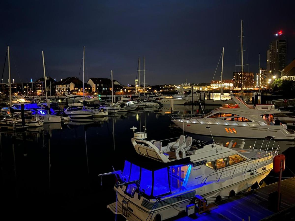 Luxury 40 Foot Yacht On 5 Star Ocean Village Marina Southampton - Minutes Away From City Centre And Cruise Terminals - Free Parking Included Eksteriør billede