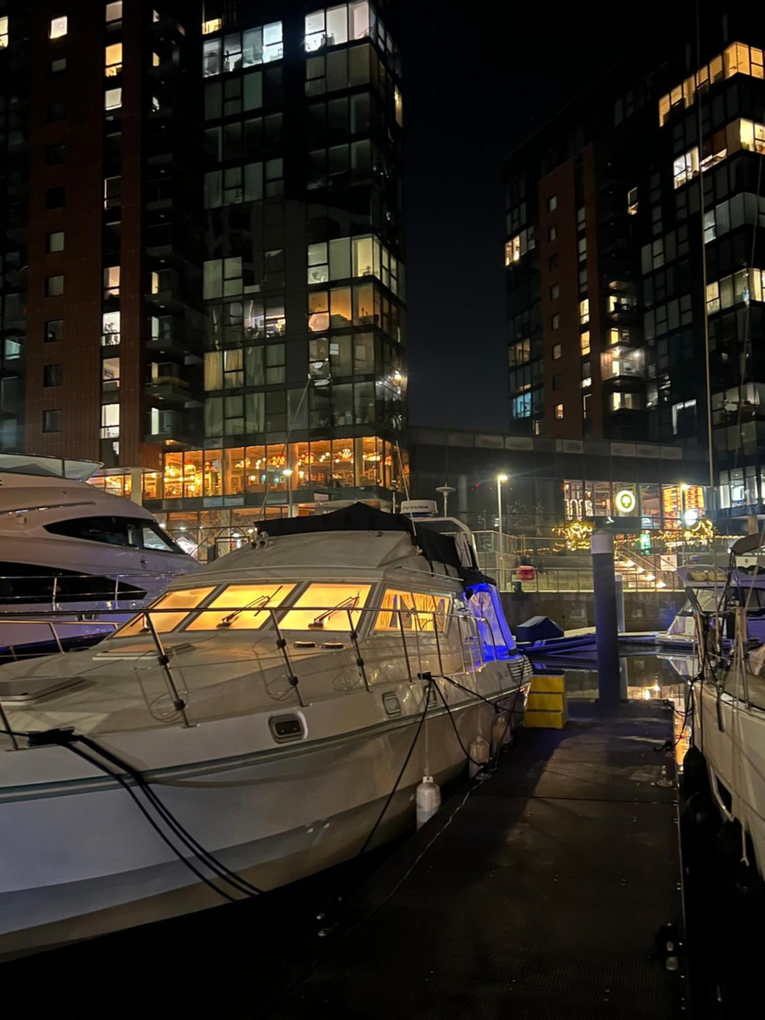 Luxury 40 Foot Yacht On 5 Star Ocean Village Marina Southampton - Minutes Away From City Centre And Cruise Terminals - Free Parking Included Eksteriør billede