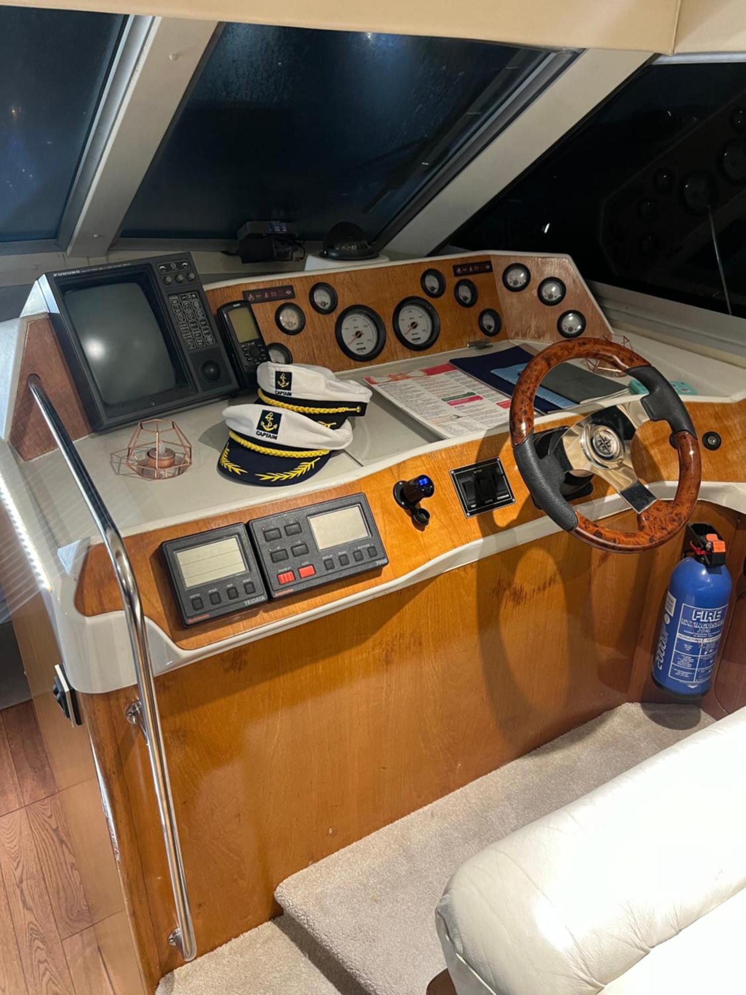 Luxury 40 Foot Yacht On 5 Star Ocean Village Marina Southampton - Minutes Away From City Centre And Cruise Terminals - Free Parking Included Eksteriør billede