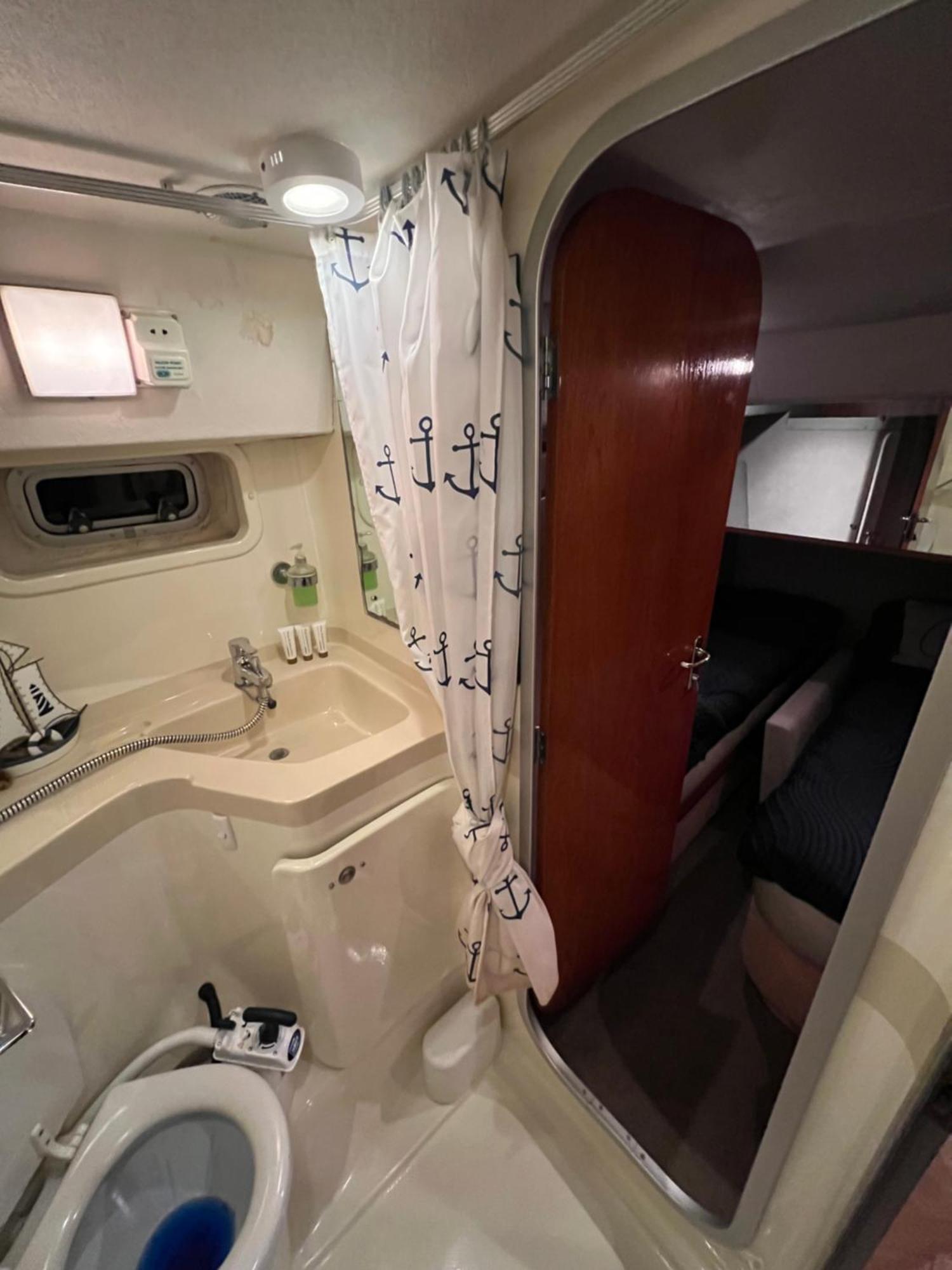 Luxury 40 Foot Yacht On 5 Star Ocean Village Marina Southampton - Minutes Away From City Centre And Cruise Terminals - Free Parking Included Eksteriør billede