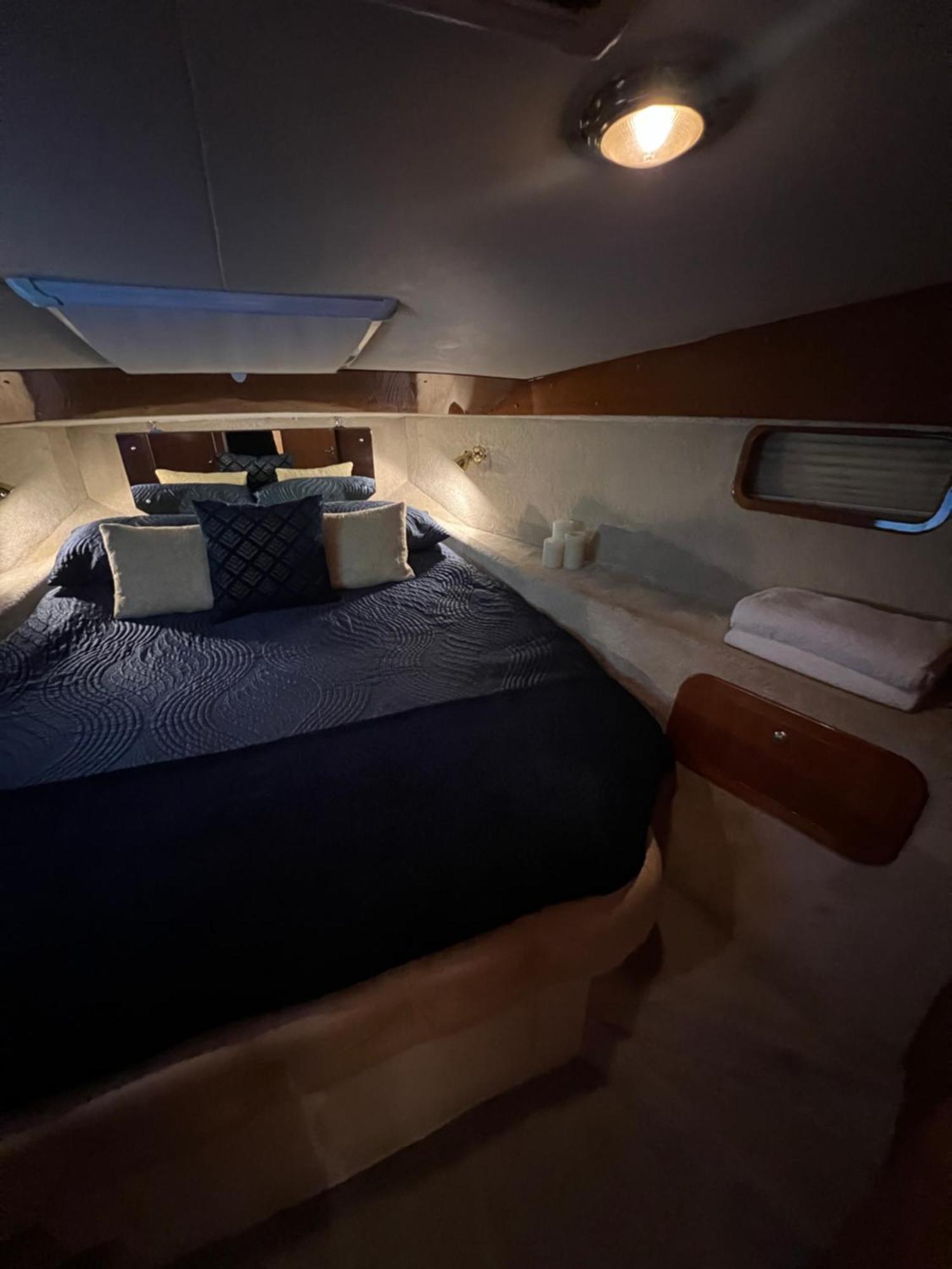 Luxury 40 Foot Yacht On 5 Star Ocean Village Marina Southampton - Minutes Away From City Centre And Cruise Terminals - Free Parking Included Eksteriør billede