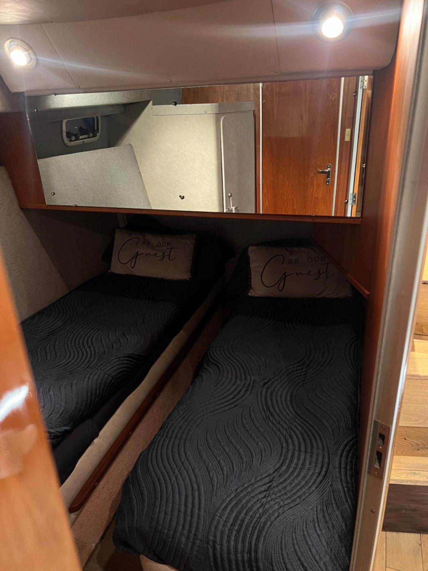 Luxury 40 Foot Yacht On 5 Star Ocean Village Marina Southampton - Minutes Away From City Centre And Cruise Terminals - Free Parking Included Eksteriør billede
