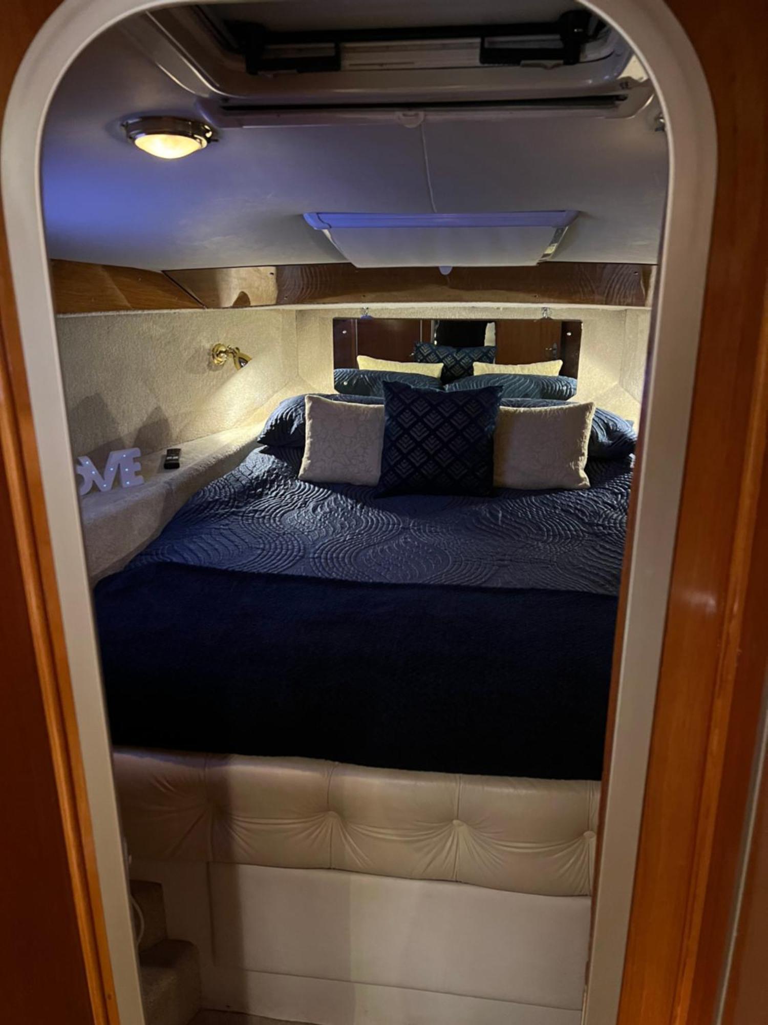 Luxury 40 Foot Yacht On 5 Star Ocean Village Marina Southampton - Minutes Away From City Centre And Cruise Terminals - Free Parking Included Eksteriør billede