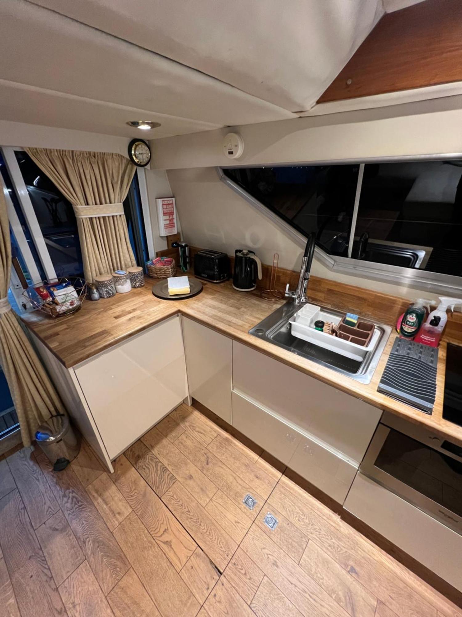 Luxury 40 Foot Yacht On 5 Star Ocean Village Marina Southampton - Minutes Away From City Centre And Cruise Terminals - Free Parking Included Eksteriør billede